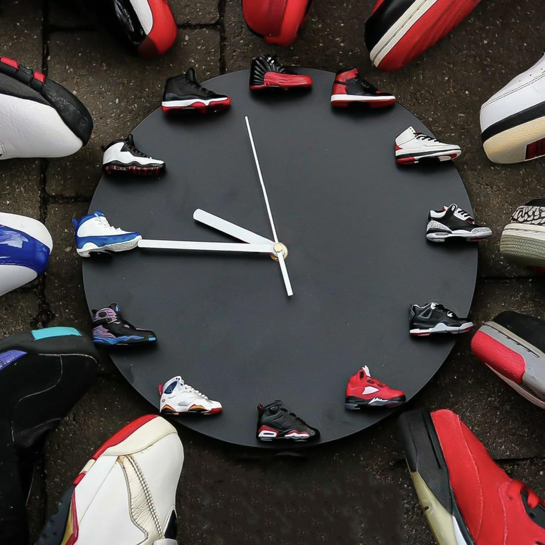 3D Sports Shoe Wall Clock – Decorative Sneaker Clock for Gift Giving